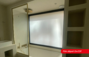 Film dépoli on/off posé sur une vitre intérieure.