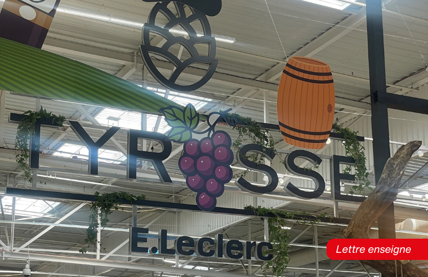 Lettre enseigne suspendue réalisée pour l’espace Dax E.Leclerc.