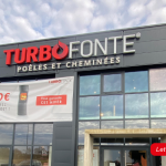 Lettres enseignes en relief posées sur la façade Turbo Fonte.